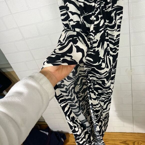 H&M Womens Puff Sleeve Creped Dress Size Medium Zebra Striped Dress - Picture 7 of 15